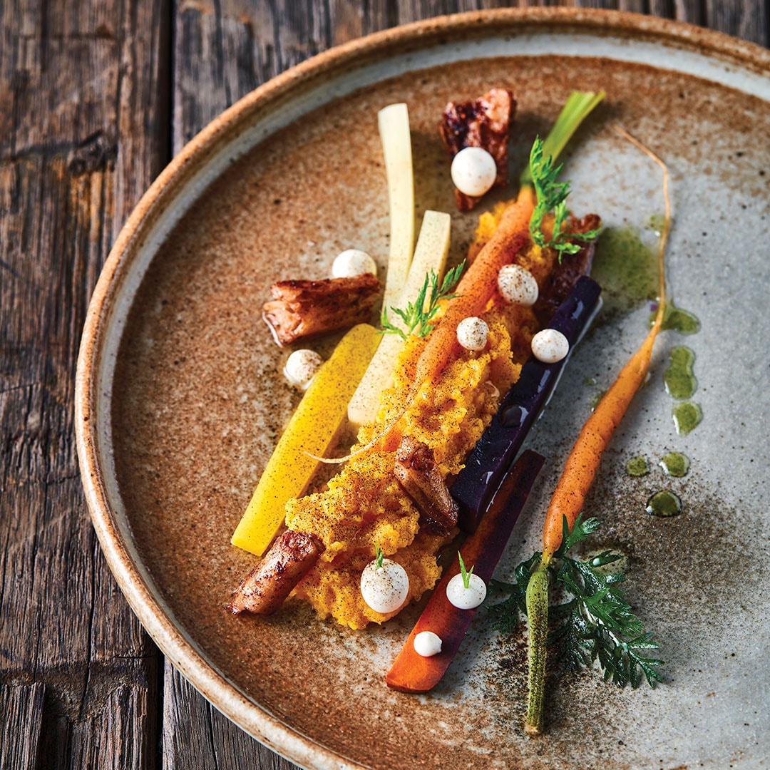 Cenouras de 4 Maneiras com Pedaços de "Não Frango" como molho mexicano "Mole"